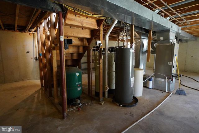 6195 RIVER FOREST DR, Manassas, VA 20112