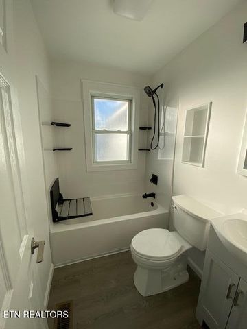 2520 Larkwood Lane, Knoxville, TN 37921