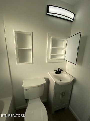 2520 Larkwood Lane, Knoxville, TN 37921