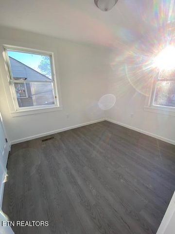 2520 Larkwood Lane, Knoxville, TN 37921