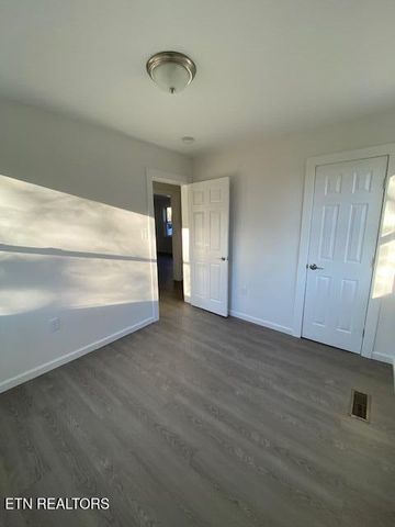 2520 Larkwood Lane, Knoxville, TN 37921