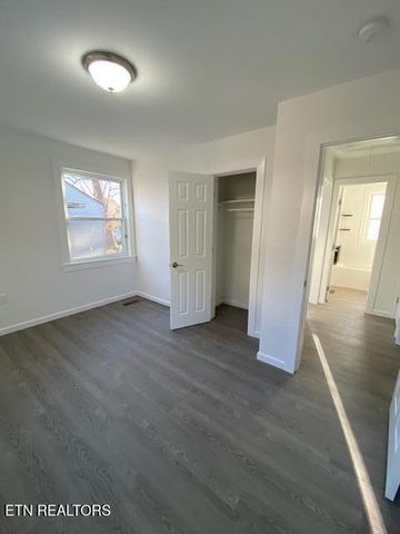 2520 Larkwood Lane, Knoxville, TN 37921