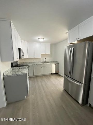 2520 Larkwood Lane, Knoxville, TN 37921