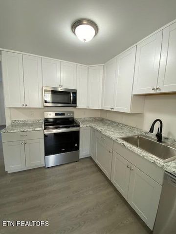 2520 Larkwood Lane, Knoxville, TN 37921