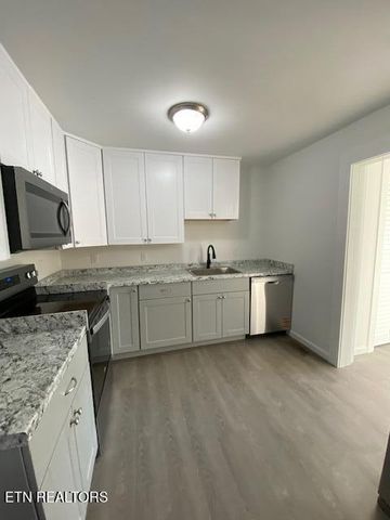 2520 Larkwood Lane, Knoxville, TN 37921