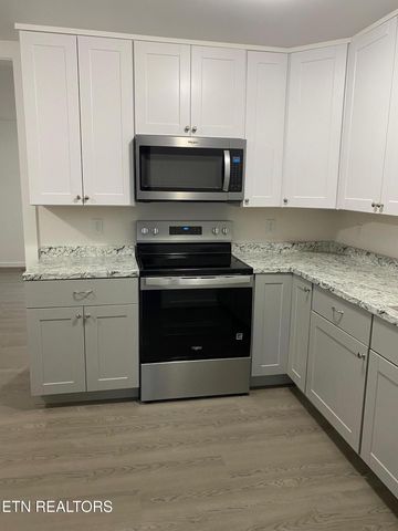 2520 Larkwood Lane, Knoxville, TN 37921