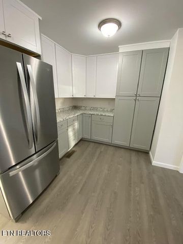 2520 Larkwood Lane, Knoxville, TN 37921