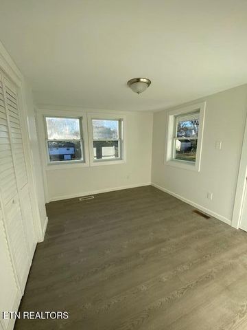 2520 Larkwood Lane, Knoxville, TN 37921