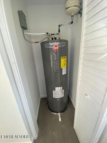 2520 Larkwood Lane, Knoxville, TN 37921