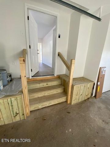 2520 Larkwood Lane, Knoxville, TN 37921