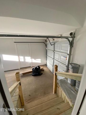 2520 Larkwood Lane, Knoxville, TN 37921