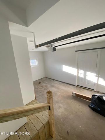 2520 Larkwood Lane, Knoxville, TN 37921