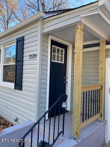 2520 Larkwood Lane, Knoxville, TN 37921