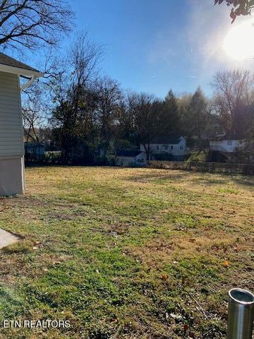 2520 Larkwood Lane, Knoxville, TN 37921