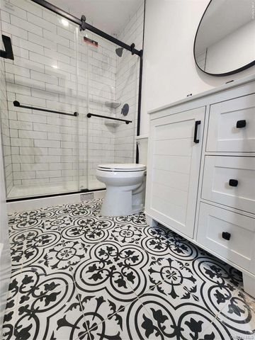 159 Cleveland Avenue A, Mineola, NY 11501