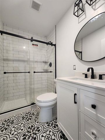 159 Cleveland Avenue A, Mineola, NY 11501