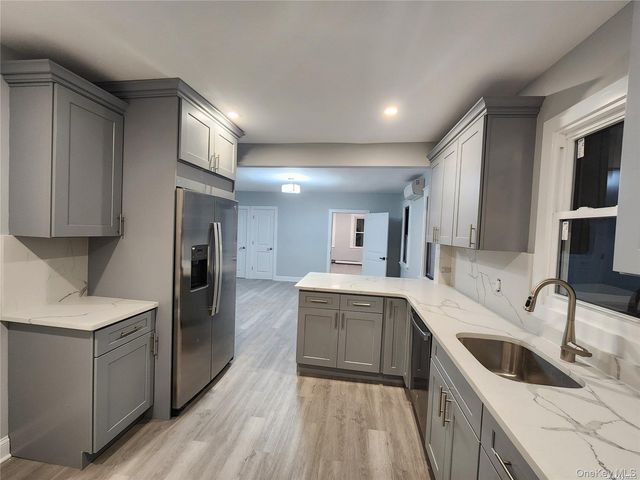 159 Cleveland Avenue A, Mineola, NY 11501