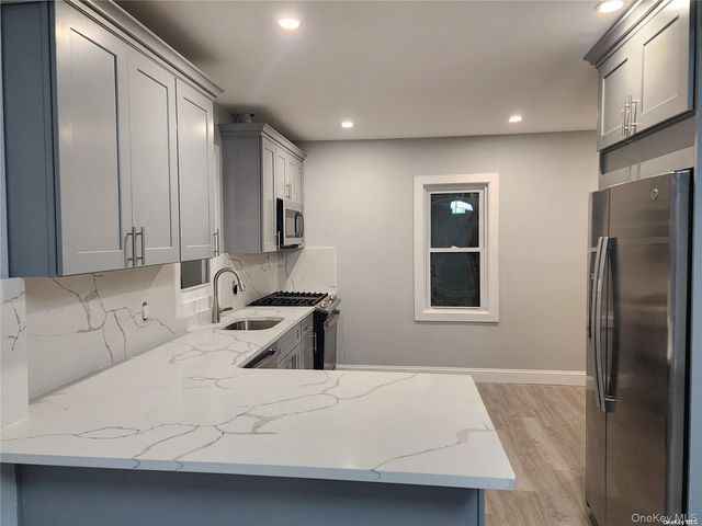 159 Cleveland Avenue A, Mineola, NY 11501