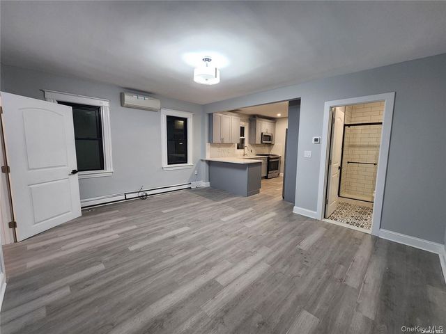 159 Cleveland Avenue A, Mineola, NY 11501