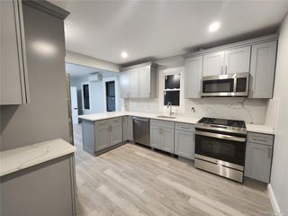 159 Cleveland Avenue A, Mineola, NY 11501