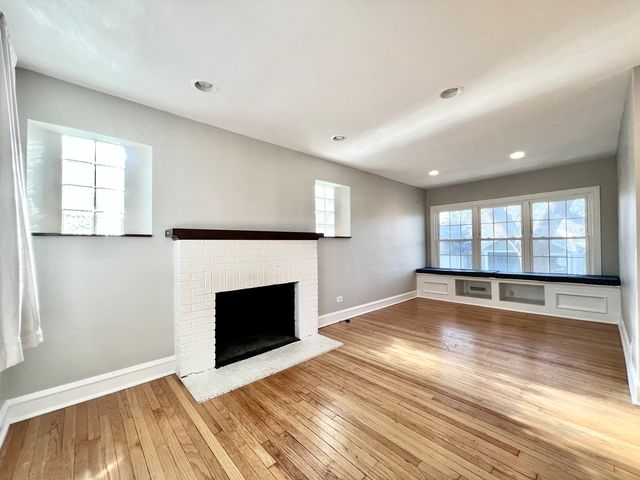 9210 S Trumbull Avenue, Evergreen Park, IL 60805