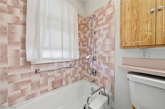 8608 Morton Avenue, Brooklyn, OH 44144