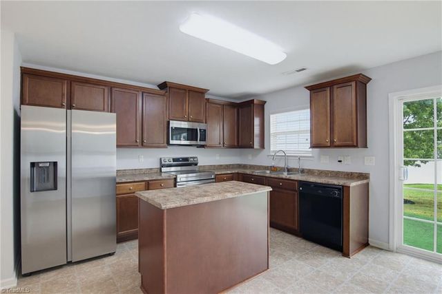 1804 Pine Cove Court, Winston-salem, NC 27127