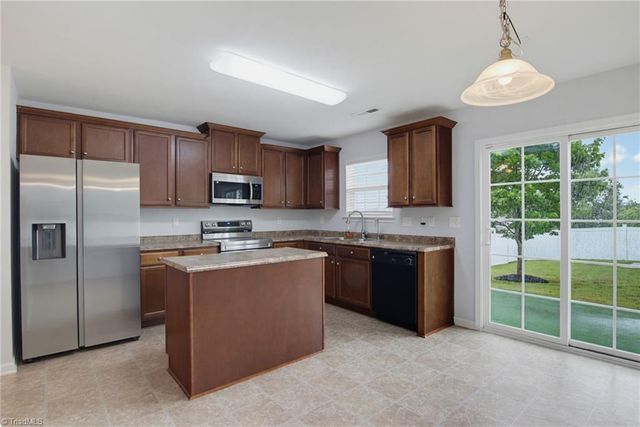 1804 Pine Cove Court, Winston-salem, NC 27127