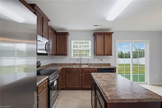 1804 Pine Cove Court, Winston-salem, NC 27127