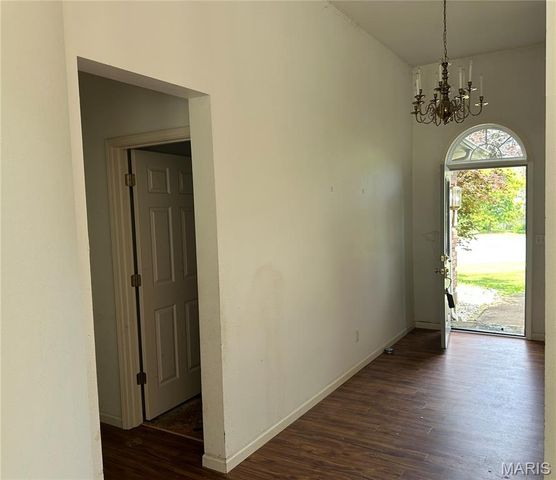 2 Pebble Hill Drive, Belleville, IL 62223