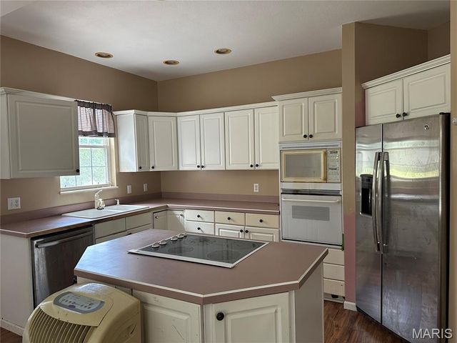 2 Pebble Hill Drive, Belleville, IL 62223