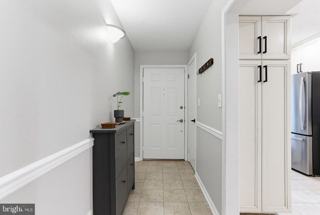 2205 HUNTERS RUN DR, Reston, VA 20191