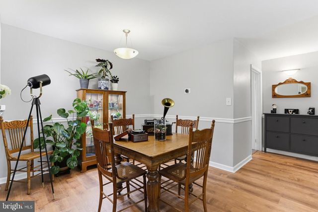 2205 HUNTERS RUN DR, Reston, VA 20191