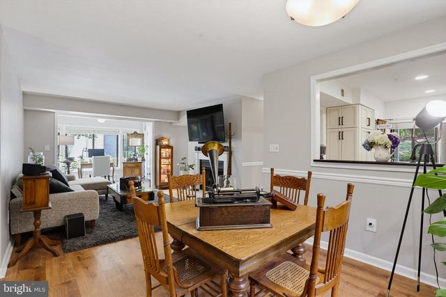 2205 HUNTERS RUN DR, Reston, VA 20191