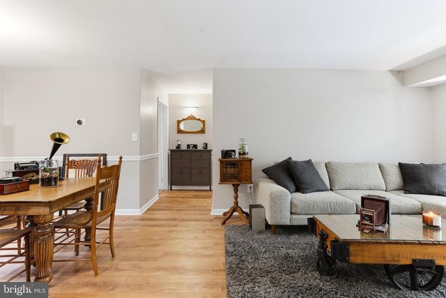 2205 HUNTERS RUN DR, Reston, VA 20191