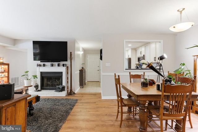 2205 HUNTERS RUN DR, Reston, VA 20191