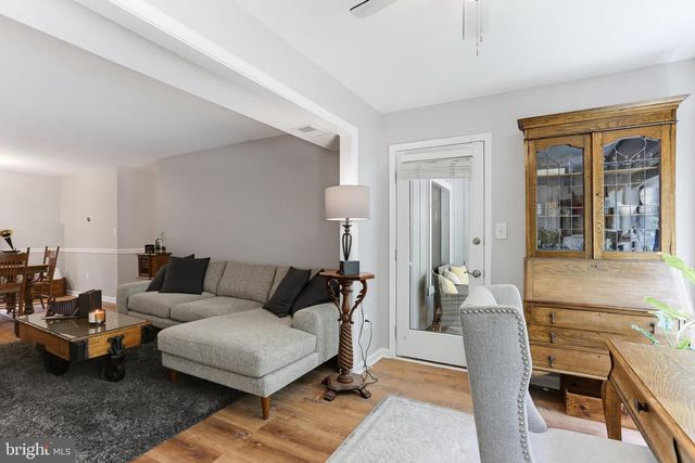 2205 HUNTERS RUN DR, Reston, VA 20191