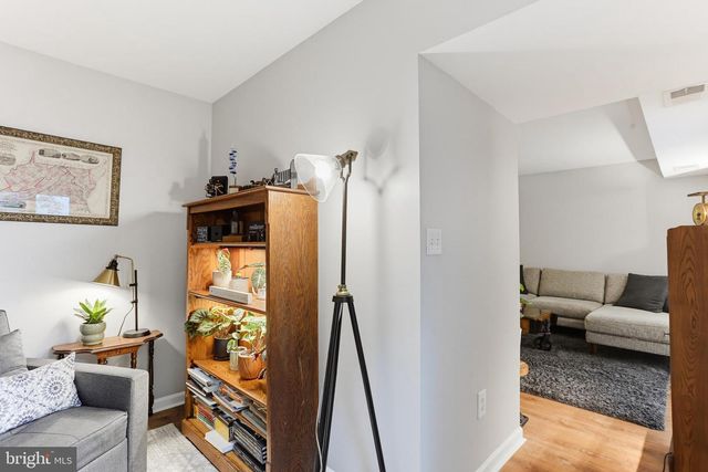 2205 HUNTERS RUN DR, Reston, VA 20191