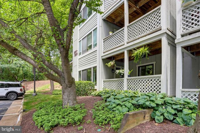 2205 HUNTERS RUN DR, Reston, VA 20191