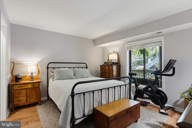 2205 HUNTERS RUN DR, Reston, VA 20191
