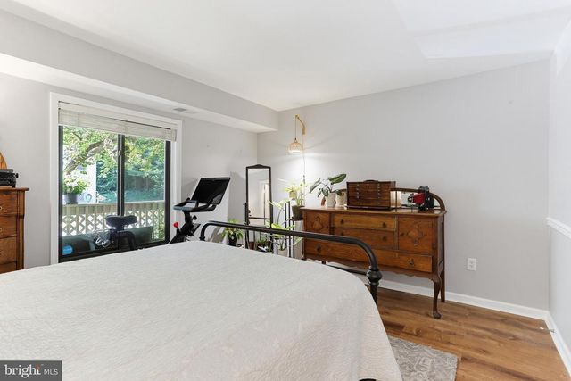 2205 HUNTERS RUN DR, Reston, VA 20191