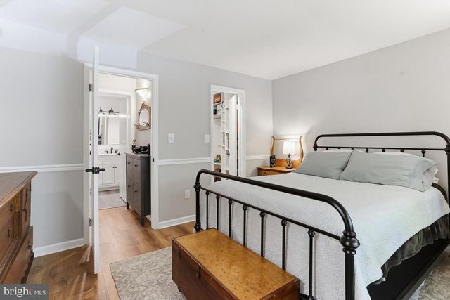 2205 HUNTERS RUN DR, Reston, VA 20191