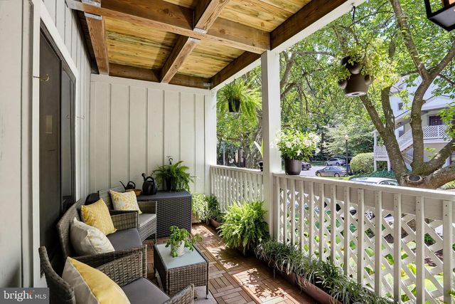 2205 HUNTERS RUN DR, Reston, VA 20191