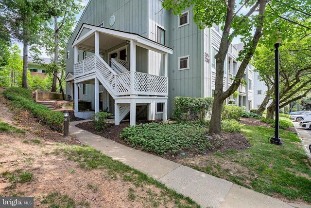 2205 HUNTERS RUN DR, Reston, VA 20191