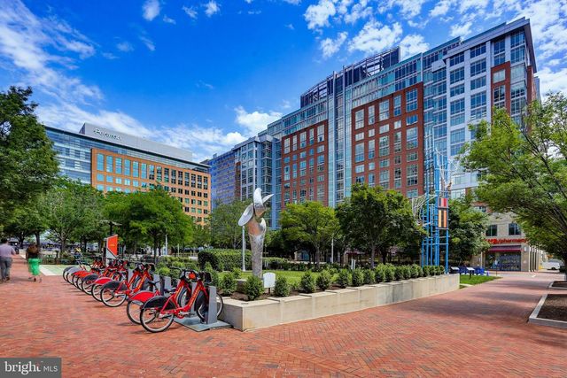 2205 HUNTERS RUN DR, Reston, VA 20191