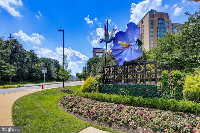 2205 HUNTERS RUN DR, Reston, VA 20191