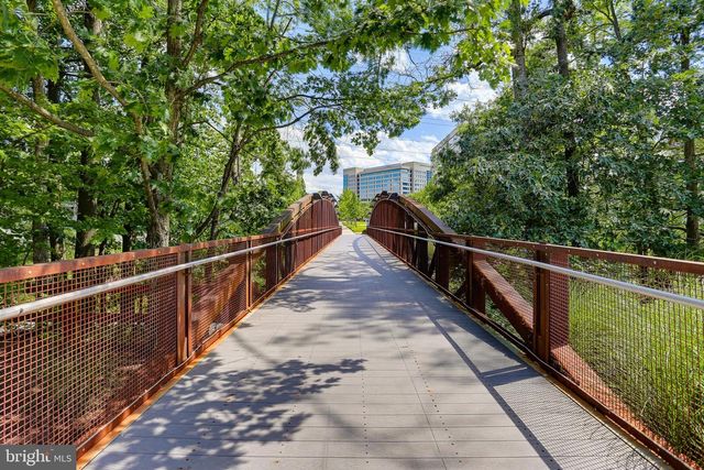 2205 HUNTERS RUN DR, Reston, VA 20191
