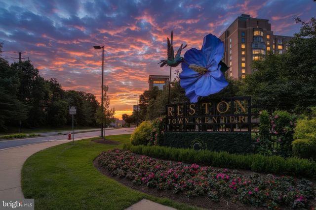 2205 HUNTERS RUN DR, Reston, VA 20191