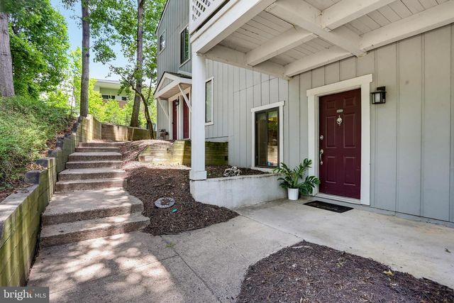 2205 HUNTERS RUN DR, Reston, VA 20191