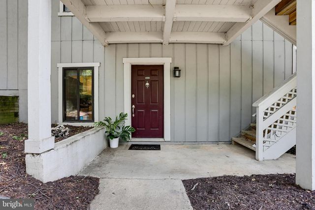 2205 HUNTERS RUN DR, Reston, VA 20191